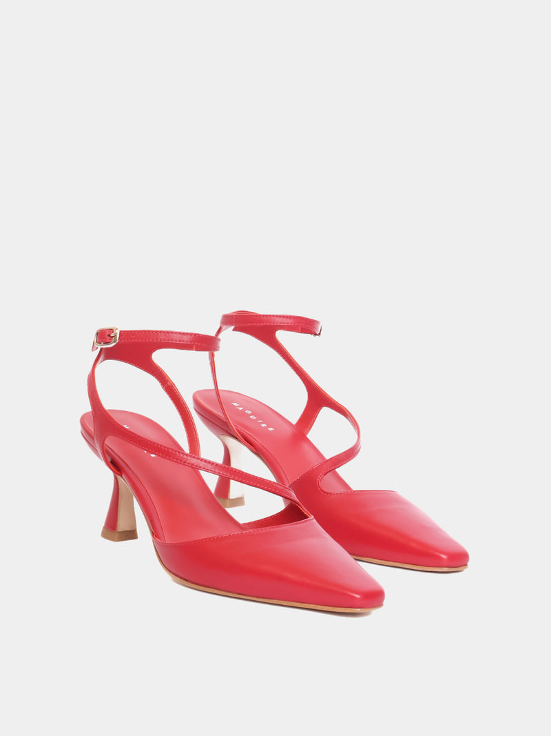 Cherry closed to heel with an asymmetric upper