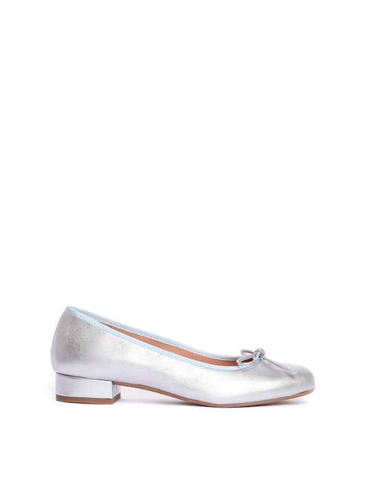 Silver leather ballerina pump with light blue piping and silver bow
