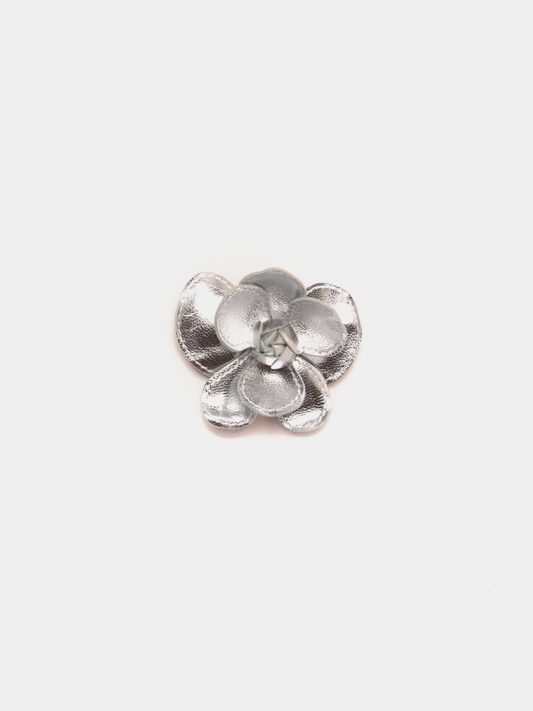 Silver metallic flower shoe clip