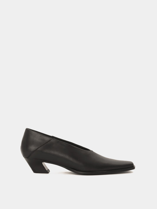 black closed toe dress shoes Tiffani Wedge The full glove leather lining breathes with refined softness US 6 / Black /