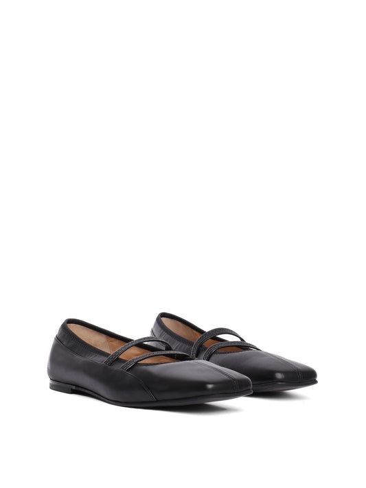 Square toe ballet flat with two elastic straps on the vamp and stitching detailing all over, in a soft black leather. 