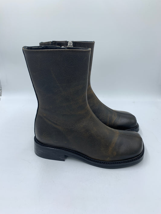 Floor Model Leon Brown 36