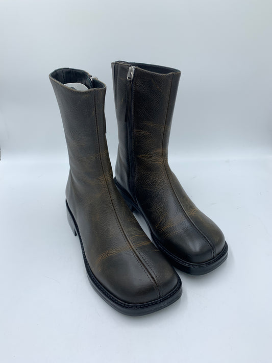 Floor Model Leon Brown 36