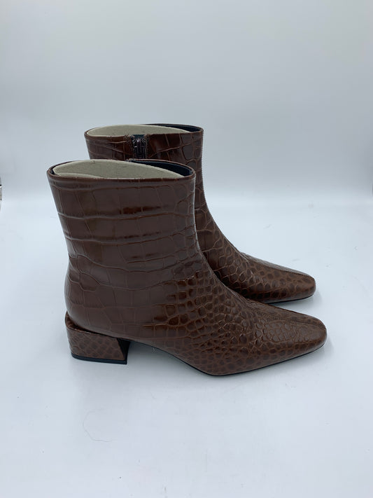 Floor Model Lisboa Brown Croc 36