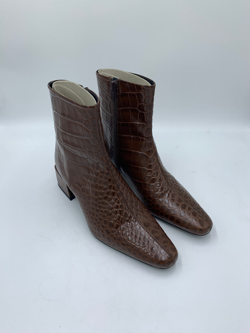 Floor Model Lisboa Brown Croc 36