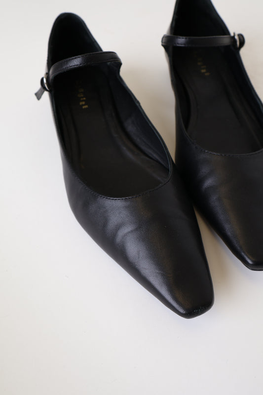 Floor Model Muriel Black 38