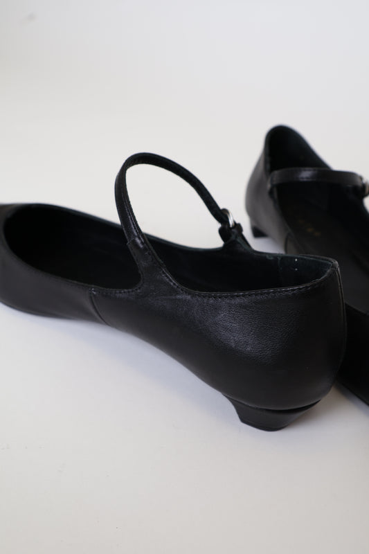 Floor Model Muriel Black 38