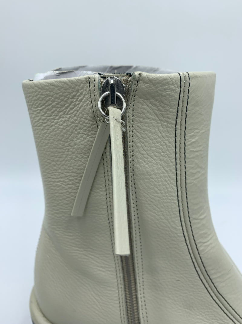 Imperfect Sevilla Oyster 37