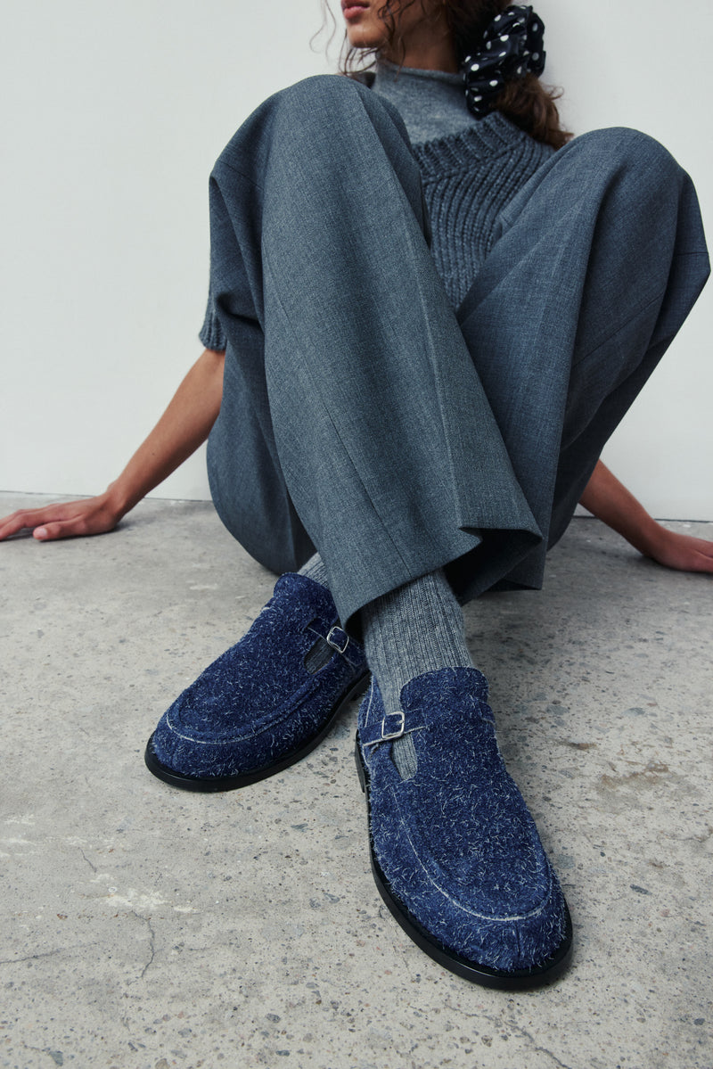 Flat mary-jane brushed suede shoe in a navy colour