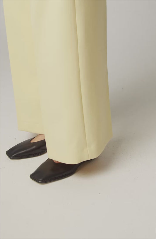 Osuna Black Ballerina